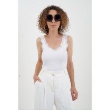 Beyaz Dantelli Atlet