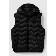 Erkek Çocuk Siyah Logo Detaylı Kapüşonlu Yelek