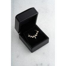 925 Ayar Işıklı Kutuda Gümüş  Gold Kaplama Mekik Taşlı Zarif Sarmaşık Kolye