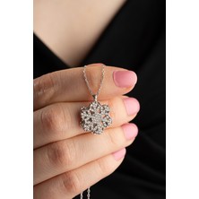 925 Ayar Gümüş Kar Tanesi Dönen Model Kadın Kolye