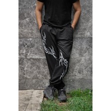 Shadow Serpent - Erkek Siyah Eşofman Altı Lastikli Paça Rahat Kesim Cepli Jogger (Beyaz Tasarım)