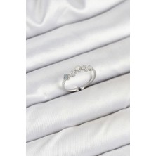 Pirinç Gümüş Renk Minimal Yonca Detaylı Kadın Yüzük