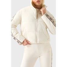 Guess Kapitoneli Logolu Regular Fit Dik Yaka Şişme Mont V5BL11WGYC2 Bayan Mont V5BL11 Wgyc2 G6K5