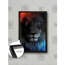 Mavi ve Kırmızı Gözlü Karizmatik Aslan Ormanın Kralı Çerçeveli Dikey Kanvas Tablo