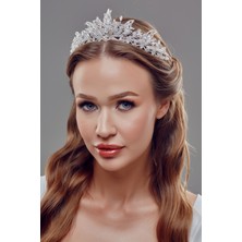 Kristal Taşlı Gümüş Gelin Tacı – Işıltılı ve Asil Tasarım