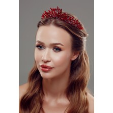 Inci ve Kristal Taşlı Gelin Tacı – Işıltılı ve Zarif Tasarım