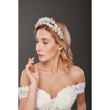 Çiçek Desenli Gelin Tacı – El Yapımı Zarif Gelin Saç Aksesuarı