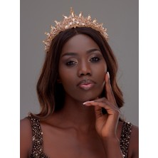 Kristal Taşlı Taç – Işıltılı ve Zarif Davet Aksesuarı