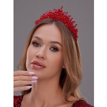 Kristal Taşlı Gelin Tacı – Işıltılı ve Gösterişli Saç Aksesuarı