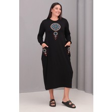 Kadın Büyük Beden Siyah, Bisiklet Yaka, Uzun Kol Nakışlı Viskon Cepli Elbise 65N39142