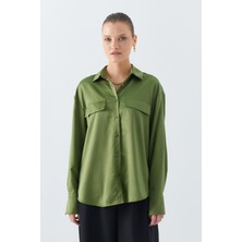 4635 Kadın Kapak Cepli Saten Gömlek Haki