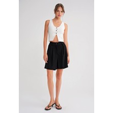 4734 Kadın Pileli Pensli Bermuda Şort Siyah