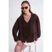 4563 Kadın Yakası Bağlamalı Kolu Lastikli Bol Müslin Gömlek Kahve