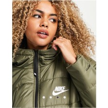 Sportswear Classic Puffer Therma-Fıt Bol Kesim Kadın Montu