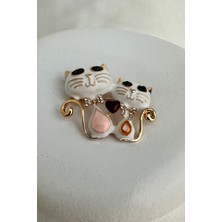 Mineli Taşlı Fiyonk Detay Sevimli Ikili Kedi Broş (4cm)