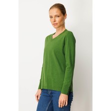 Kadın V Yaka Kolları Düğmeli Simli Bluz K.yosun