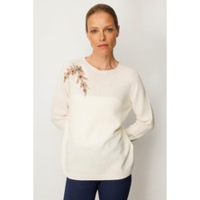 Kadın Sıfır Yaka Omuzu Işlemeli Yün Kazak Kemik