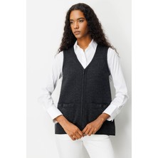 Kadın V Yaka Cebi Nakış Işlemeli Yün Yelek Siyah