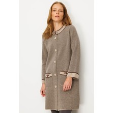 Kadın Dik Yaka Kolu ve Cebi Nakış Işlemeli Uzun Yün Kaban K.bej