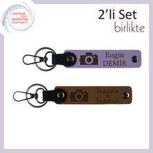 Fotoğraf Sanatına Vefa, Kamera Motifli, Isim Yazılabilir 2’li Anahtarlık Set, Mor Menekşe-Açık Kahve