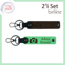 Karelerde Saklı Hatıra, Kamera Desenli, Isme Özel Ikili Anahtarlık Hediyesi, Koyu Kahve-Fıstık Yeşil