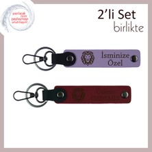 Aslan Motifli Tarz Sahibi Hediye, Kişisel Yazı Isim Eklenebilir 2’li Anahtarlık, Mor Menekşe-Bordo