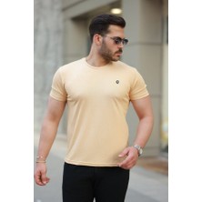 Erkek Bisiklet Yaka Arma Detaylı Basic Kısa Kollu Tişört