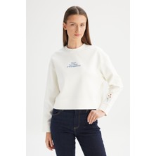 Regular Fit Normal Kesim Bisiklet Yaka Kırık Beyaz Sweatshirt