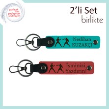 Güçlü Tarzın Simgesi, Yumruk Motifli, Kişisel Yazılı Deri Anahtarlık Takımı, Koyu Turkuaz-Nar Çiçeği