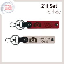 Kamera Deseniyle Şıklığı Yakalayın, Isme Yazılabilir 2’li Anahtarlık Takımı, Kırmızı-Pudra