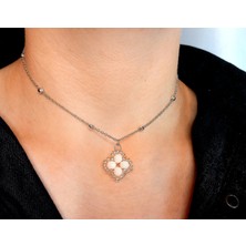 Crystal Atelier Beyaz Kristal Taşlı Yonca Kolye - Kadın Zarif Şık Takı Hediyelik Şans Kolyesi - Trend Minimalist Aksesuar Günlük Kombin ve Özel Gün Hediyesi - Yonca Şans Kolyesi