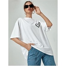 Minimal Kalp Baskılı Beyaz Oversize Tshirt