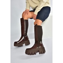 R820060760 Kahverengi Rustik Kalın Tabanlı Arkası Lastik Detaylı Kadın Çizme