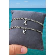 Kişiye Özel Sallantılı Harfli Unisex Forse Zincirli Gümüş Renk Çift Bilekliği ECK09C