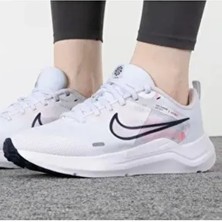 Kadınlar için Nike Downshifter 12 Premium Beyaz Yol Koşu Ayakkabısı Bağcıklı Hafif ve Nefes Alabilir