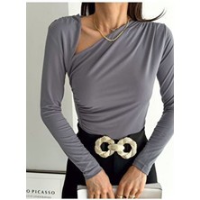 Qutta Kadın V Dekolte Detaylı Gri Sandy Kumaş Bluz Uzun Kol Regular Kalıp