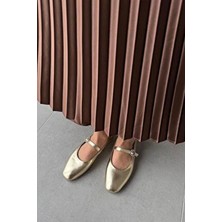 Straswans Berny Kadın Deri Babet Altın Renk Suni Deri Tabanlı Günlük Kullanım İçin Şık Seçim