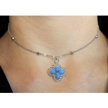 Crystal Atelier Açık Mavi Kristal Taşlı Yonca Kolye - Kadın Zarif Şık Takı Hediyelik Şans Kolyesi - Trend Minimalist Aksesuar Günlük Kombin ve Özel Gün Hediyesi - Yonca Şans Kolyesi