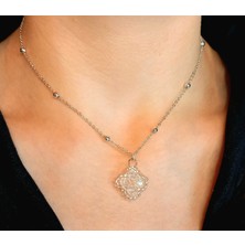 Crystal Atelier Kristal Taşlı Yonca Kolye - Kadın Zarif Şık Takı Hediyelik Şans Kolyesi - Trend Minimalist Aksesuar Günlük Kombin ve Özel Gün Hediyesi - Yonca Şans Kolyesi