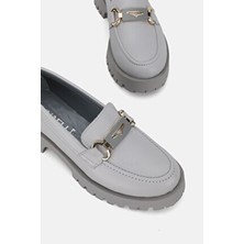 Tunaelli Kadın Gri Tokalı Loafer Ayakkabı Deri Kauçuk Taban ile Günlük Kullanım İçin