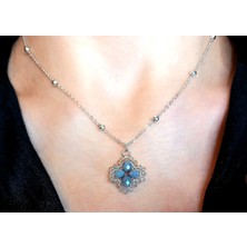 Crystal Atelier Gri Kristal Taşlı Yonca Kolye - Kadın Zarif Şık Takı Hediyelik Şans Kolyesi - Trend Minimalist Aksesuar Günlük Kombin ve Özel Gün Hediyesi - Yonca Şans Kolyesi