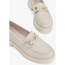 Tunaelli Kadın Bej Hakiki Deri Loafer Ayakkabı Tabanı Kauçuk Düz Tasarım ve Tokalı Detay ile