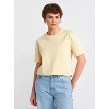 Dilvin 30312 Açık Sarı Kadın TShirt Bisiklet Yaka Kısa Kol Pamuklu Günlük Stil Dekoratif Dikişli