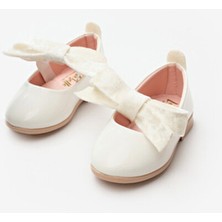 Beyaz  Rugan Kadife Fiyonklu Kız Çocuk Ayakkabı