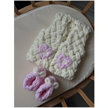 Babyist Puffy El Örgüsü Bebek Yelek ve Patik Takım Bej Renkli Yumuşak Materyal ile Sevimli Tasarım