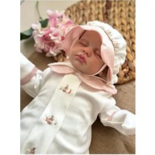 Pembe Çiçek Yakalı Tulum ve Şapkası / El Işlemesi Havuç Tavşan Serisi 1