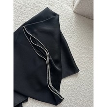 Merve Kadın Ucu Taşlı Janjan Şal Siyah Renk Düz Desen ile Şık Kumaş Özellikleri Sunuyor