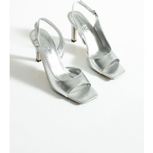 Kadın Gümüş Metalik Ince Topuklu Sandalet