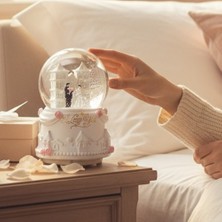 Gelin Damat Temalı Büyük Boy Püskürtmeli Müzikli Işıklı Kar Küresi