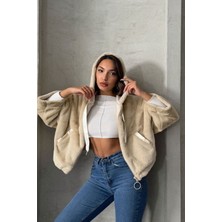 Kadın Taş Kapüşonlu Halka Fermuarlı Saten Kurdele Detaylı Yumuşak Dokulu Peluş Crop Mont Ceket